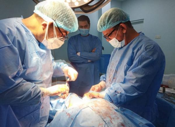 فريق طبي في مستشفى القرنة العام ينجح بأجراء عملية رفع غدة درقية كبيرة سامة